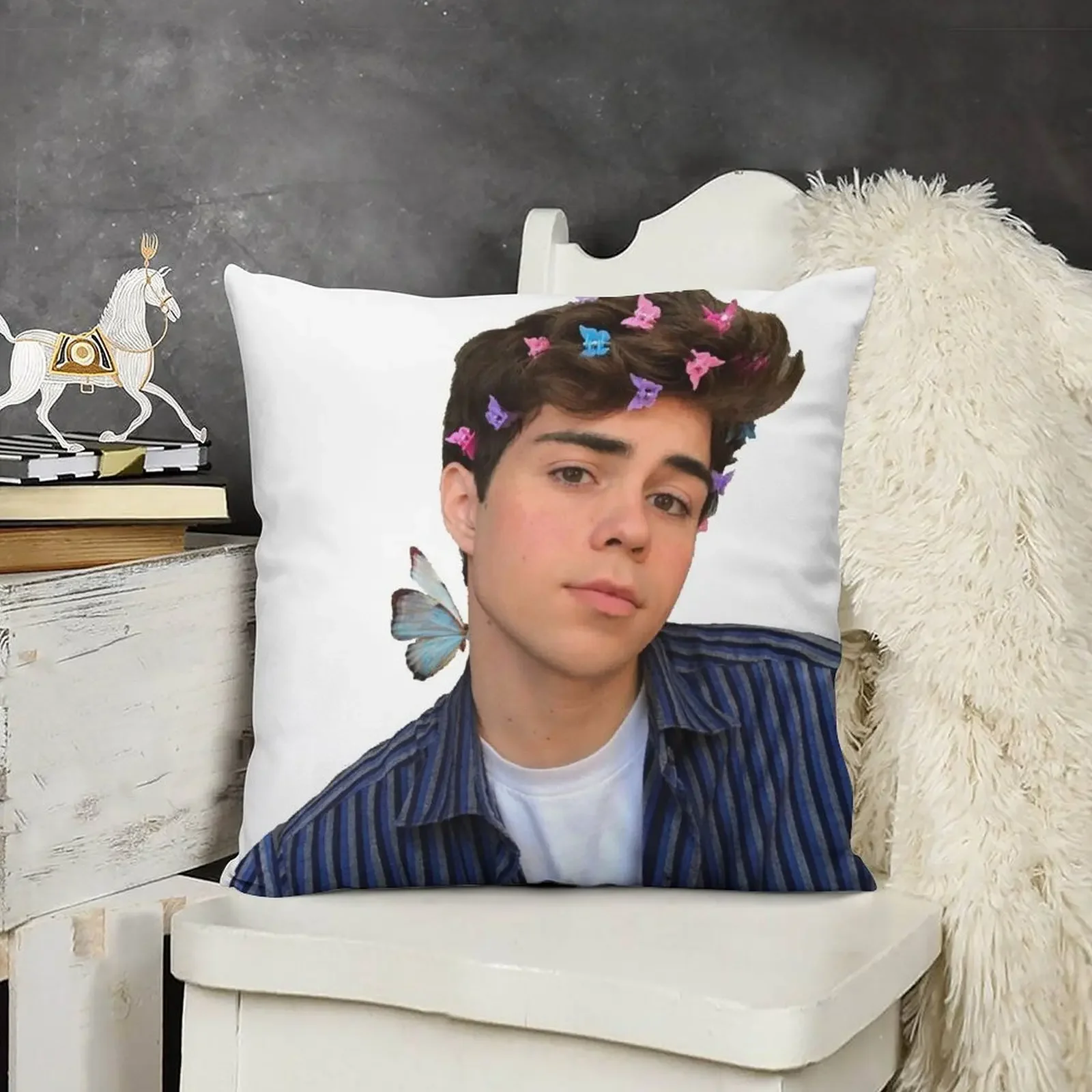 Наклейка с бабочкой Benji Krol декоративная подушка для дивана рождественские