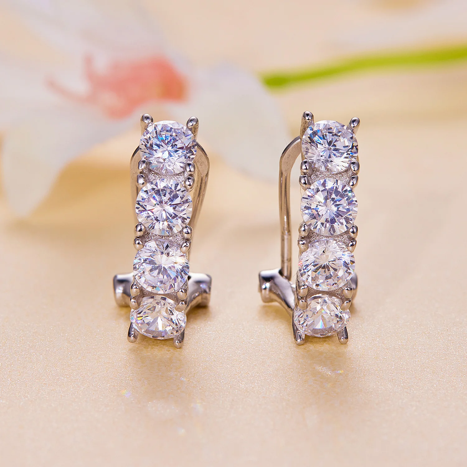 

1CT Moissanite Drop Earring for Women Diamond Beating Heart Earring 100% S925 Sterling Silver White Gold Plated Jewelry