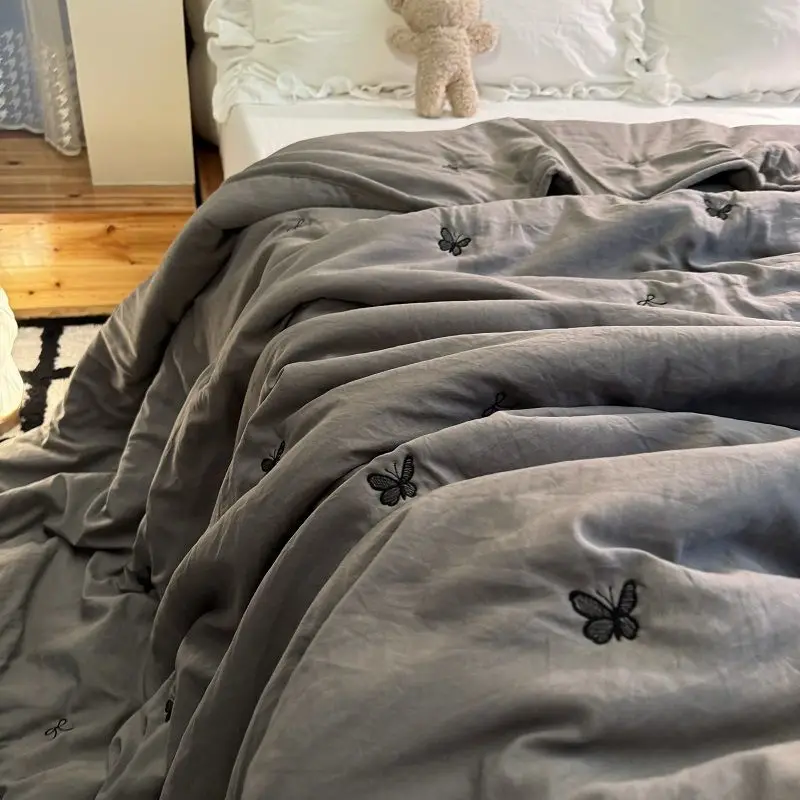 

Кофейное односпальное стеганое одеяло из хлопка