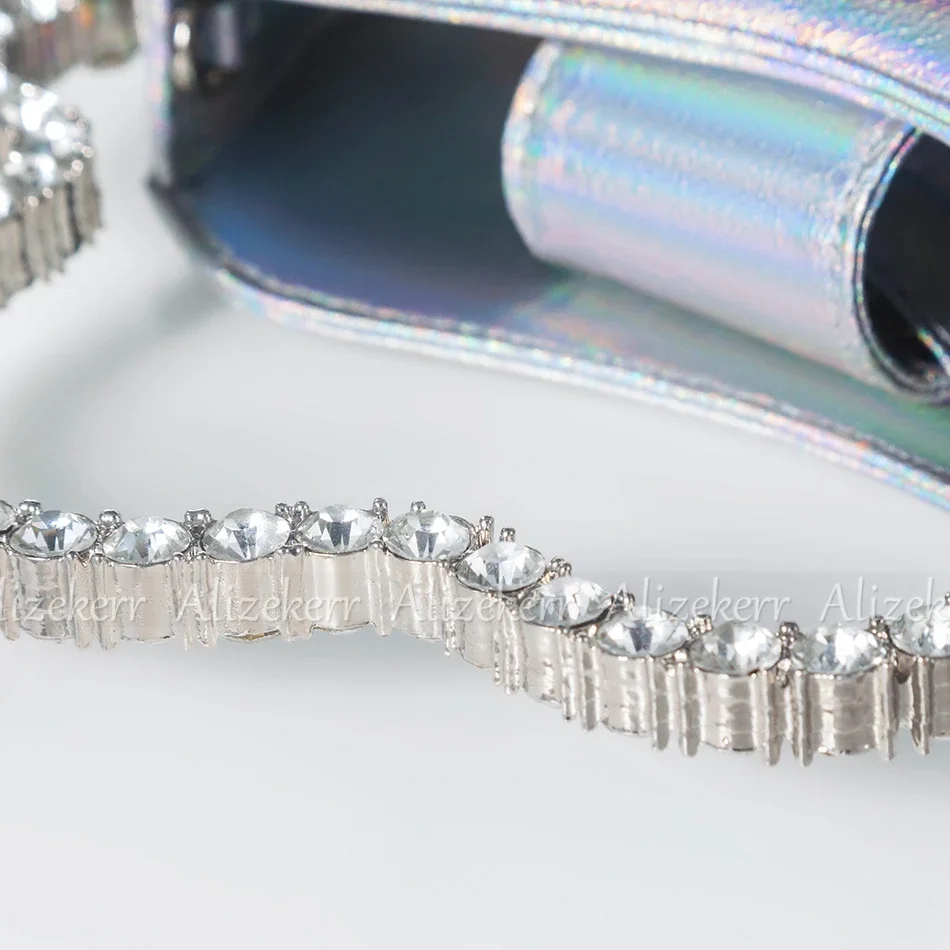 Металлические вечерние сумки с волнистыми ручками и бриллиантами женские