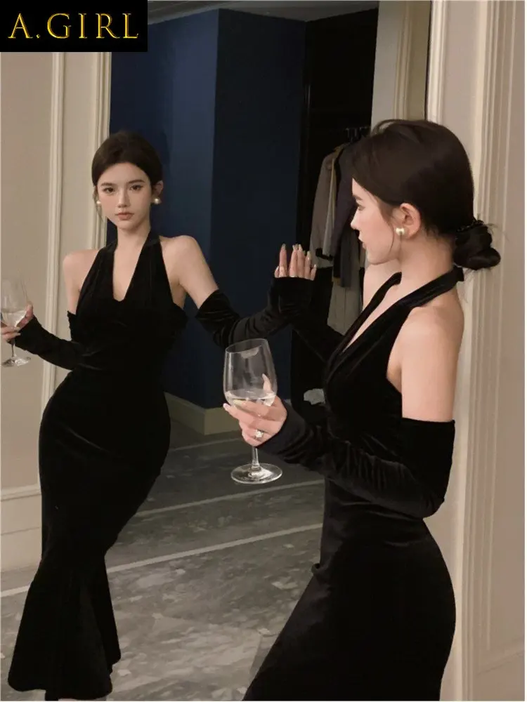 

Женское бархатное платье с открытой спиной и глубоким V-образным вырезом