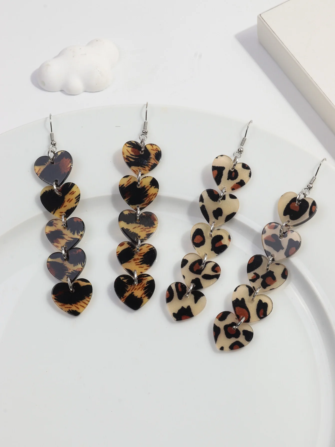 Новые акриловые длинные висячие серьги с леопардовым принтом и 6 сердечками для