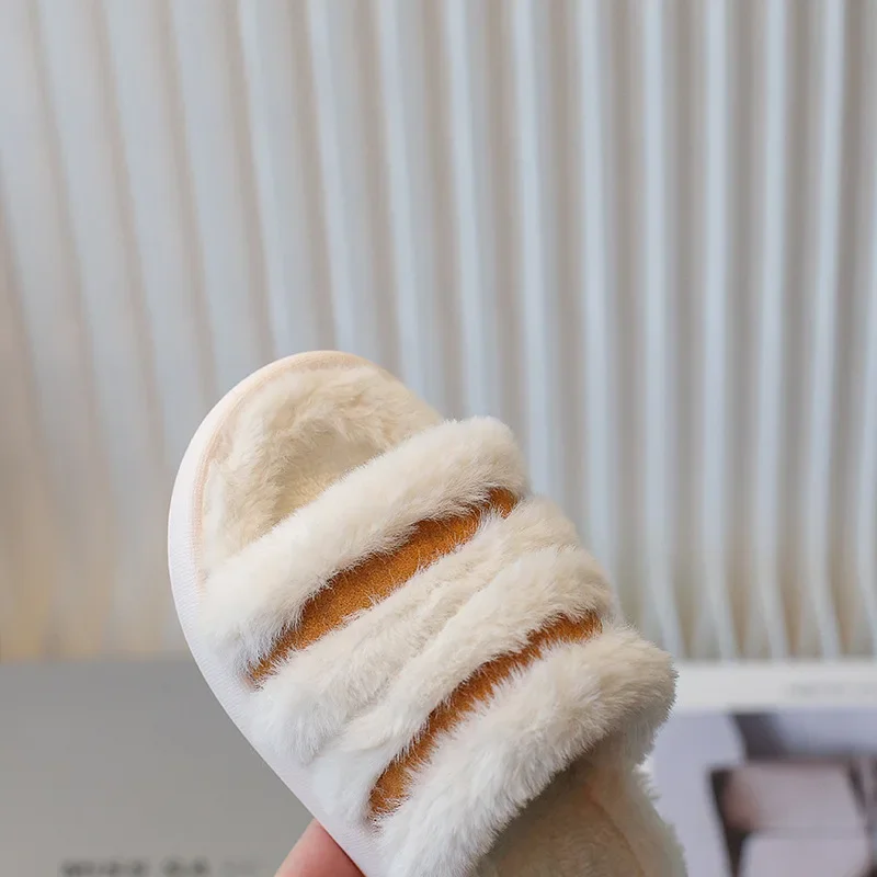 Детские тапочки с мехом открытый носок модная Уличная обувь для девочек мягкая