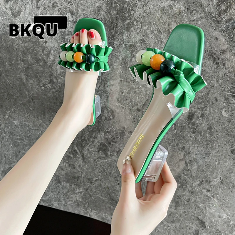

BKQU гофрированные Тапочки женские летние туфли на высоком каблуке с кристаллами новая модная квадратная обувь с бусинами подходящие цвета