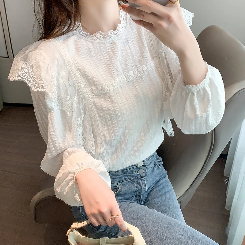 

White Lace Splicing O-neck Women Blouses Tops Autumn Winter Fashion Lantern Long Sleeved Female Shirt Sweet Woman Casual Blouse
