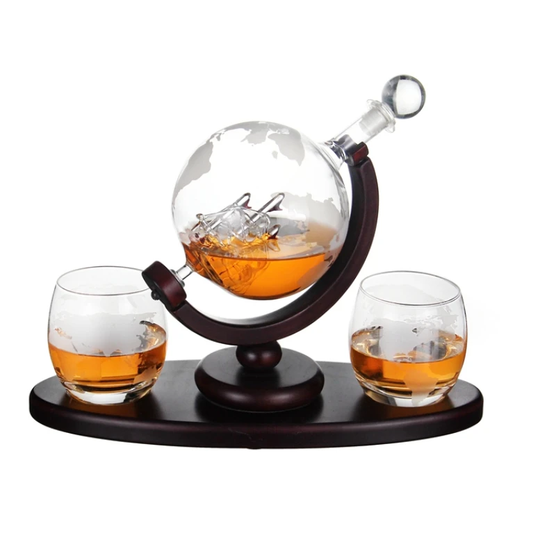 

AIHPO9 Custom Gift Amazon Hot Sale 850ml 28oz Liquor World Etched Globe Whiskey Decanter Set with Glass Ship With Whisky Glasses