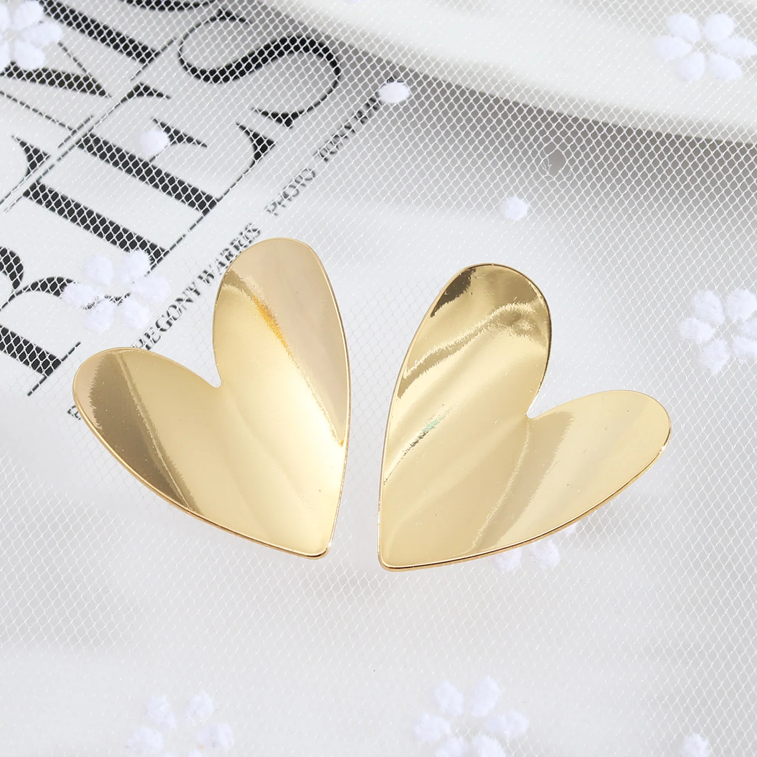 Золотые крутые преувеличенные медные серьги-гвоздики в форме сердца, популярные брендовые эффектные женские модные корейские серьги-гвозд...