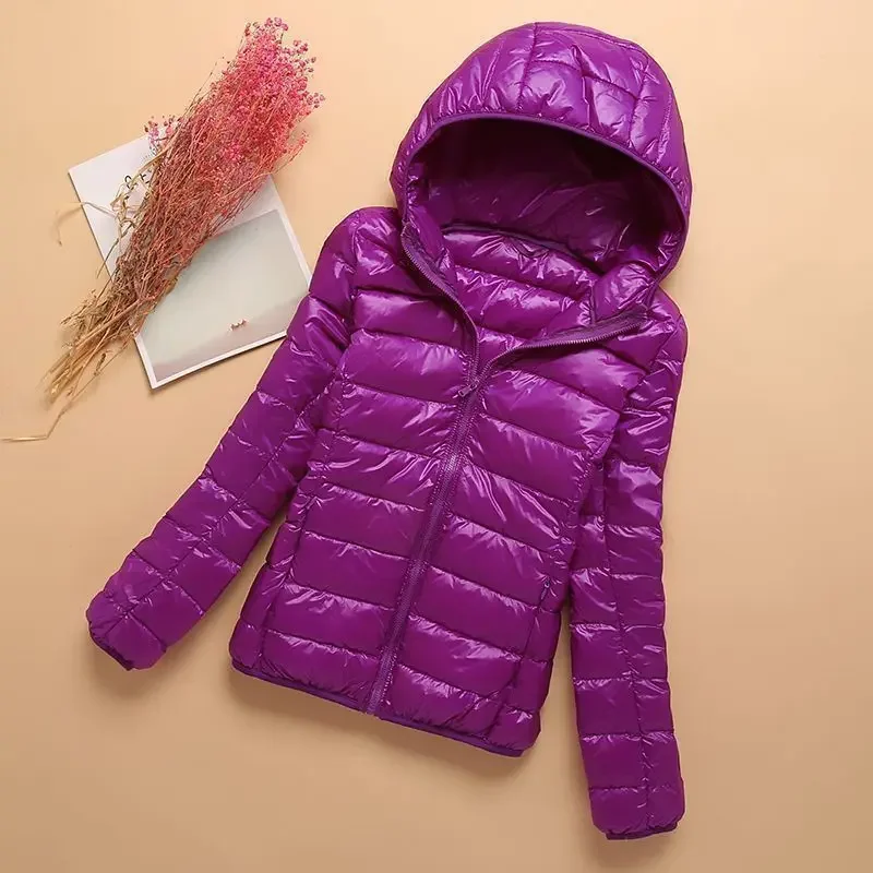 Женская куртка с капюшоном и воротником-стойкой