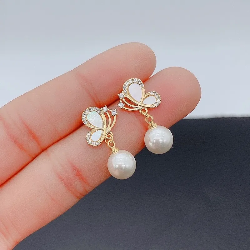 

Shell Pearl Butterfly Women's Earrings Show Temperament Elegant Earrings 925 Silver Needle Earrings Fashion New Korean Fashion