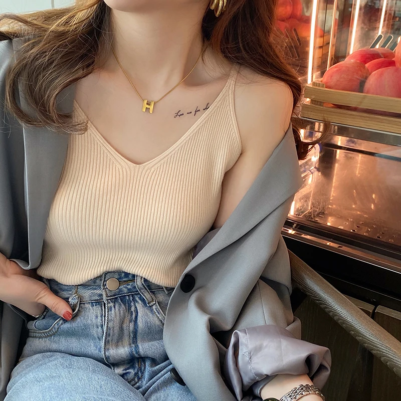 

V-neck knitted suspender women wear bottomed vest outside in summer, with a sense of minority sexy suit and a slim top inside