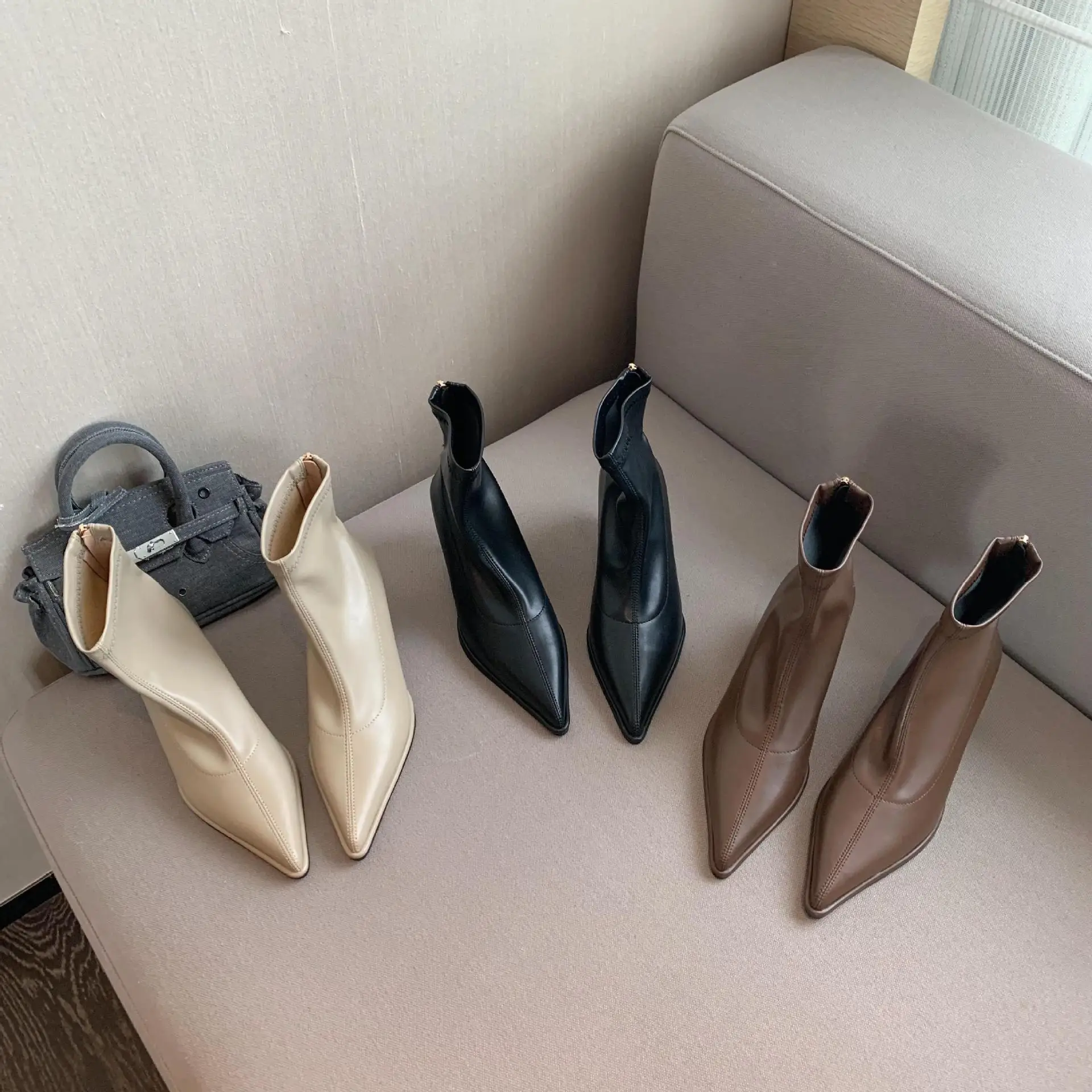 

Женские кожаные ботинки, Осенняя обувь, роскошные дизайнерские ботинки, женские модные ботильоны на молнии, на средней резиновой подошве, ...