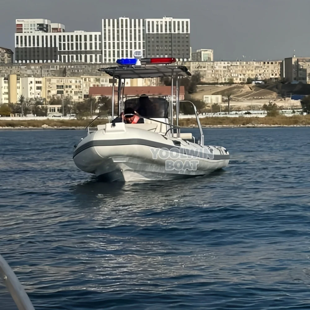 Фото Китайская надувная лодка RIB 680 из стеклопластика с глубоким V-образным корпусом, тентом T-top и бимини-тентом из Hypalon №2
