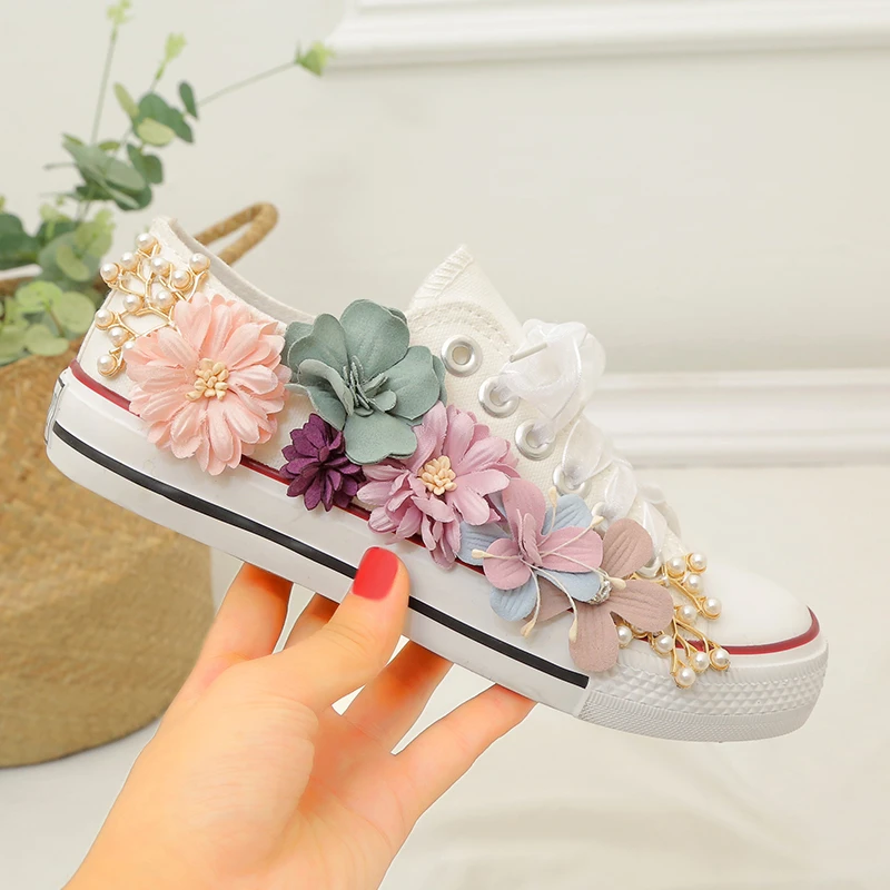 2023 Wholesale Spring and Summer Women's Canvas Shoes Small White Shoes Women's Low Top Pure Handmade Flower Casual Shoes