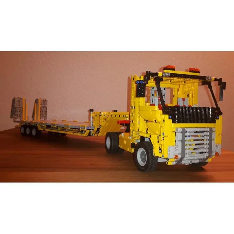 MOC-4246 Грузовой низкорамный погрузчик