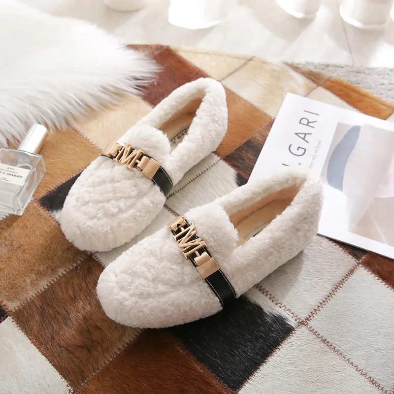 Fashion Metal Letter Design Plush Shoes Women Winter Outdoor Plush Platform Shoes Slip-on Flats Warm Faux Fur Large Women Shoes