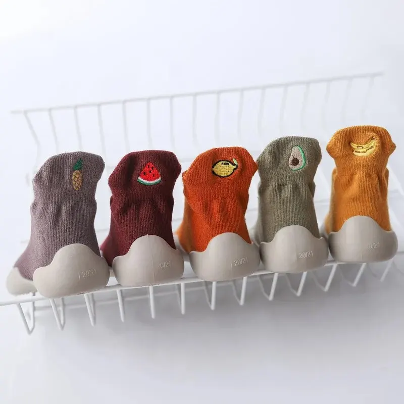 Детские туфли-лодочки с вышивкой