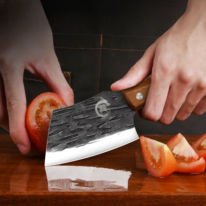 Кованый острый нож из нержавеющей стали с деревянной ручкой. Эффективно убивает