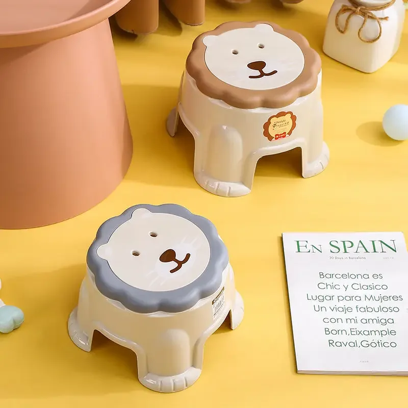 Противоскользящий стул с героями мультфильмов утолщенный детский маленький