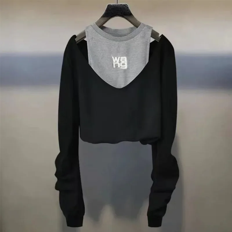 

2024 Wang Fashion Luxury New Off Shoulder Letter Short Long Sleeve T-shirt Women's Early Autumn Spliced Fake Sweater Top
