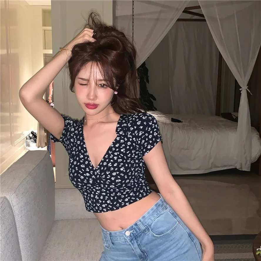 

Y2K Floral Print Crop Top Women Summer Deep V Neck Sexy Aesthetic Bottoming Shirt Female Casual Black Flowers Cropped T Shirt