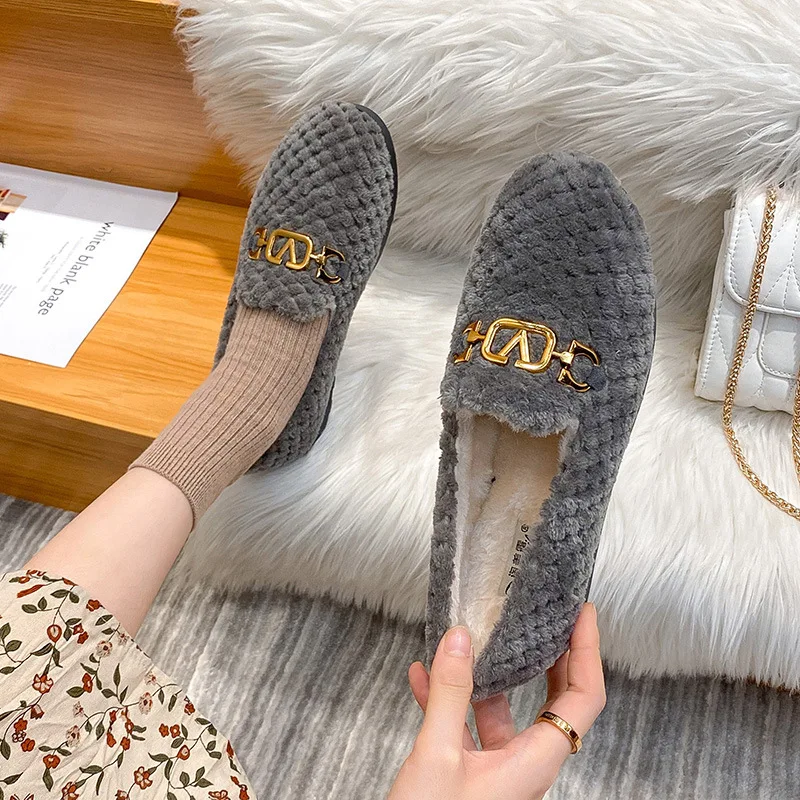 Fashion Metal Buckle Chain Design Plush Shoes Women Winter Outdoor Cotton Shoes Korean Style Faux Fur Platform Large Women Shoes