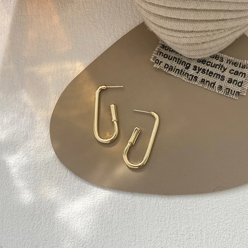 

Крутые золотые изогнутые серьги для девочек для женщин 2023 модные овальные серьги корейские ювелирные изделия Y2k очаровательный праздничный подарок для женщин и девушек