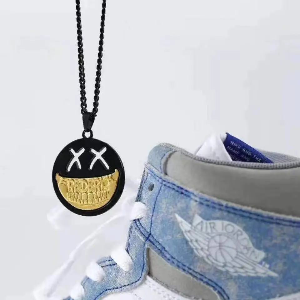 

Trendy Men's Smiley Necklace Pendant Street Hip-hop Sweater Chain Accessories