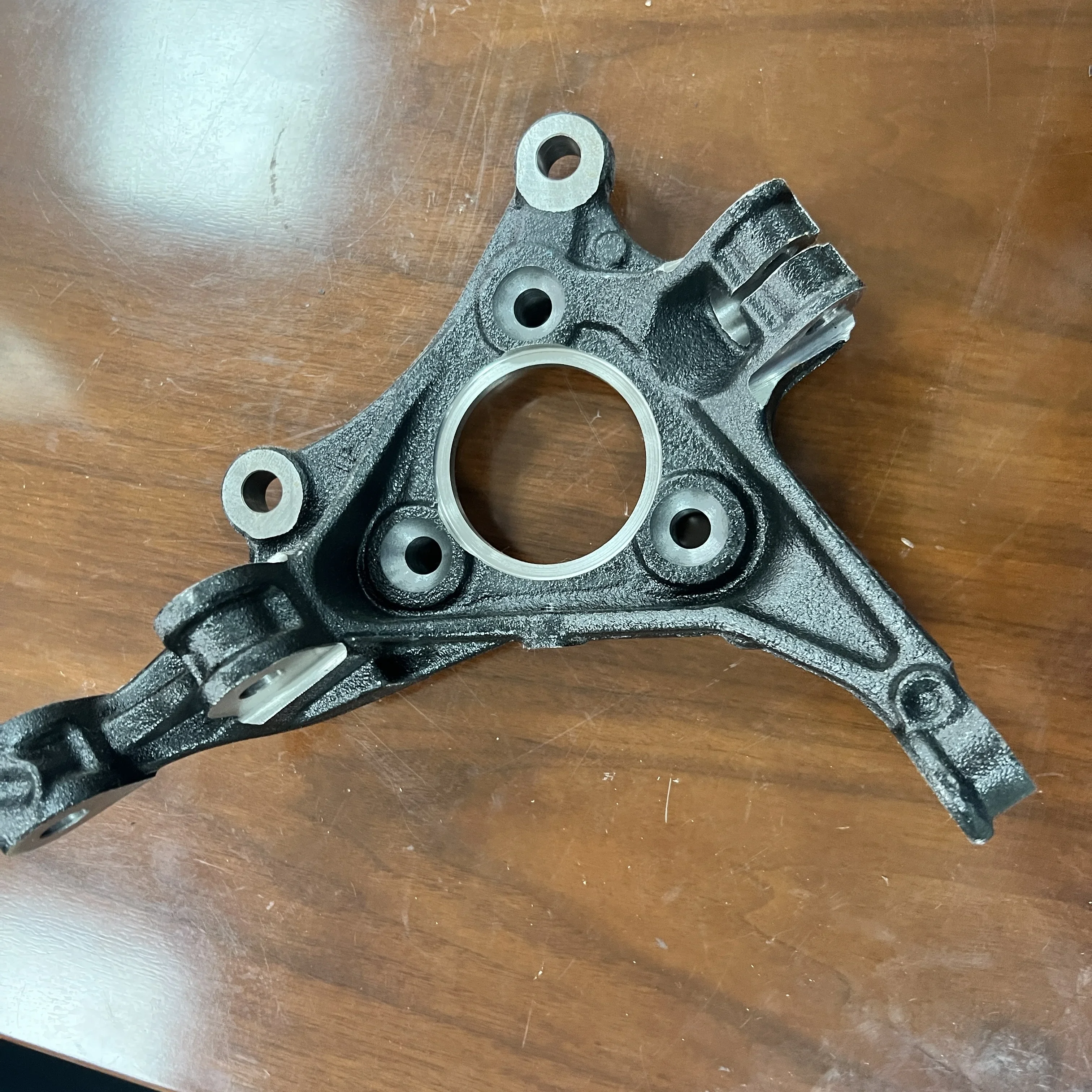 Фото Оригинальный поворотный кулак рулевого управления MG6 с номером OEM 11261630 №2