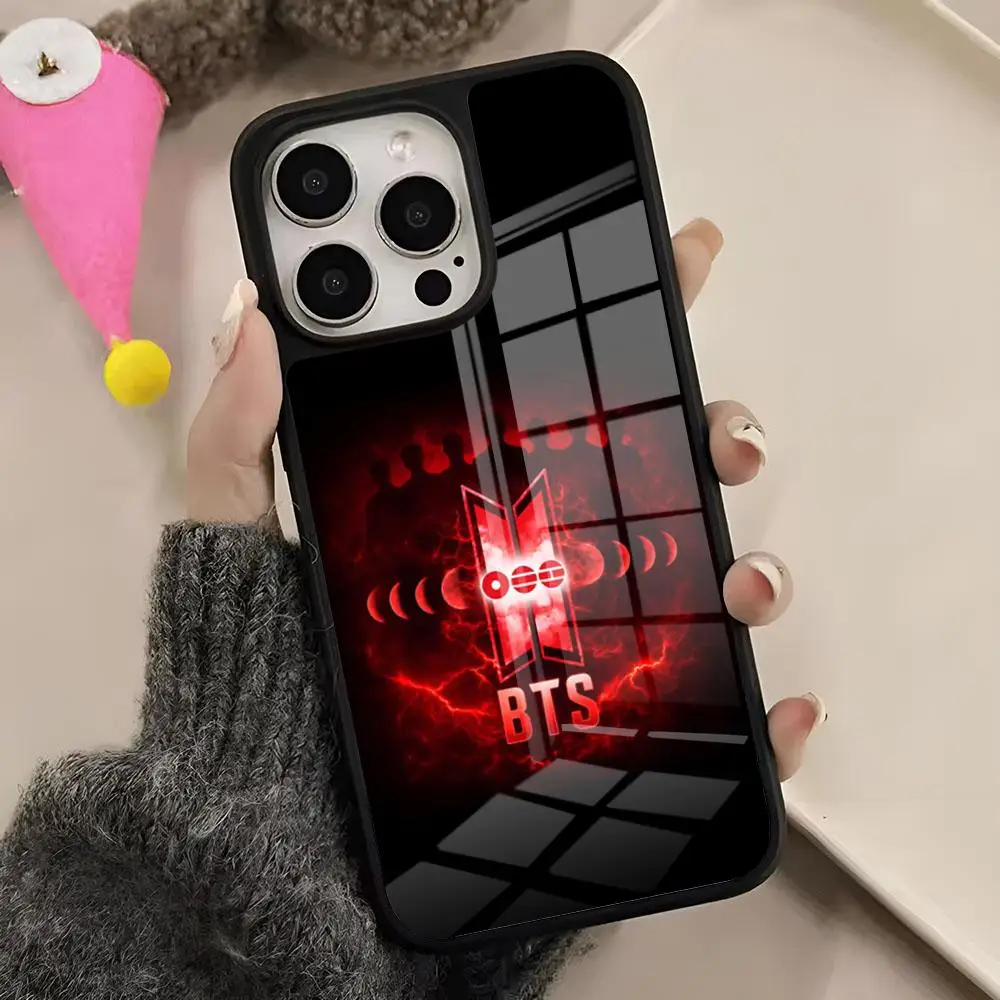Милый чехол для телефона с граффити и мультяшным изображением BTS для iPhone 17 Air 16 E 15 14 Plus 13 12 11 Pro Max, двухцветный, из прочного поликарбоната, модный защитный. (art.: 3920dccd776cc) - 3920dccd776cc
