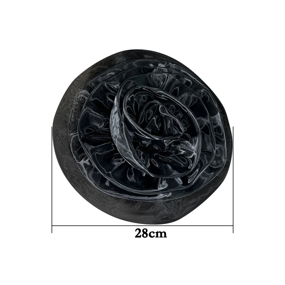 Ручной работы из красной ткани