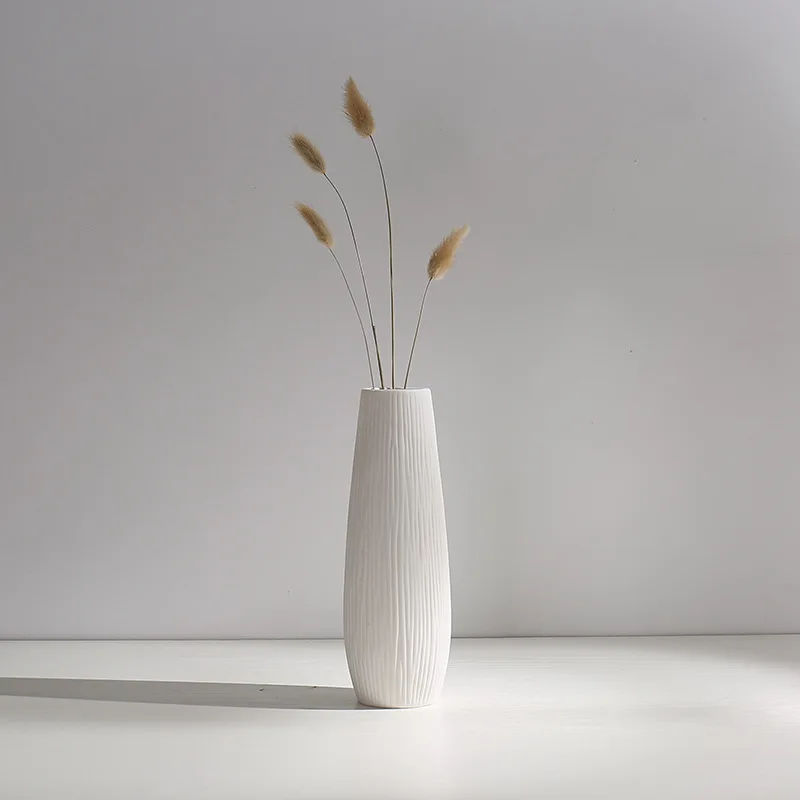 

White Abstract Vases Art Ceramic Simplicity Decoration Dried Flowers Full of Gypsophila Simple Decoration Wedding Decoration