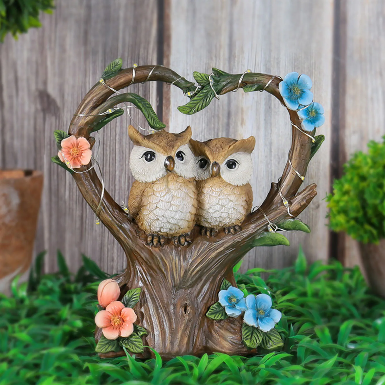 

Owls Garden Statue Light Outdoor Decorative Resin Owl Solar LED Lights Garden Statues Owl Figurine For Garden Lawn Pathway And