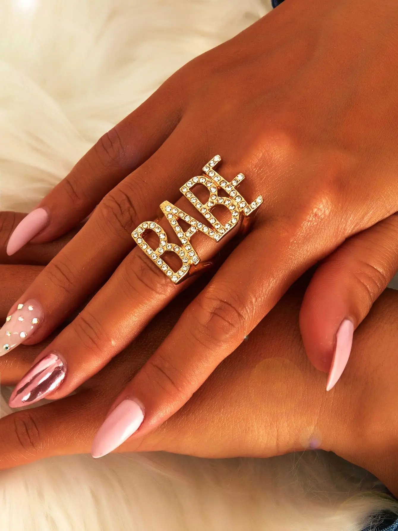 

Luxurious Fashion Ring Woman BABE Golden Sexy Rhinestone Trendy Face Letter Party Gift Accessories