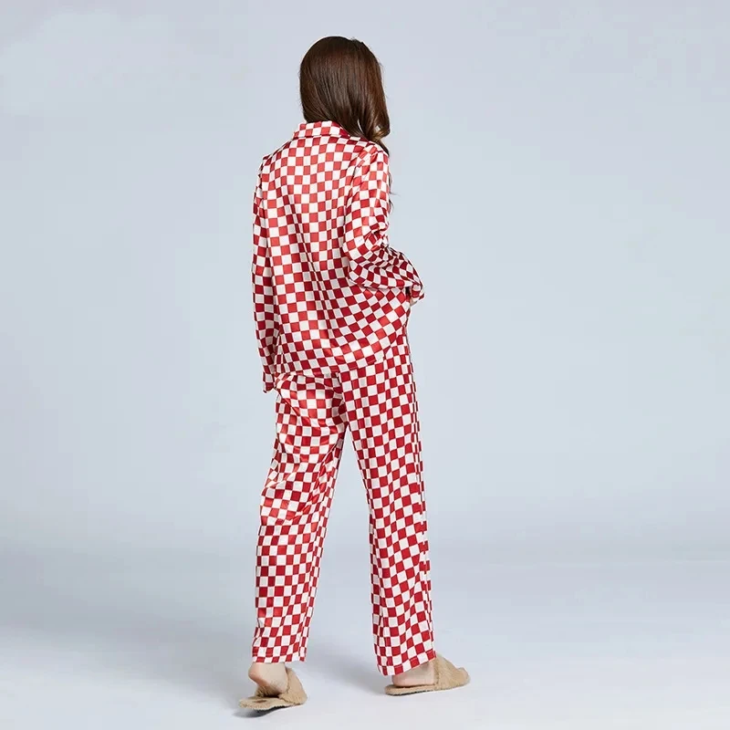 Рисунок 2 - Женская шелковая пижама с длинным рукавом