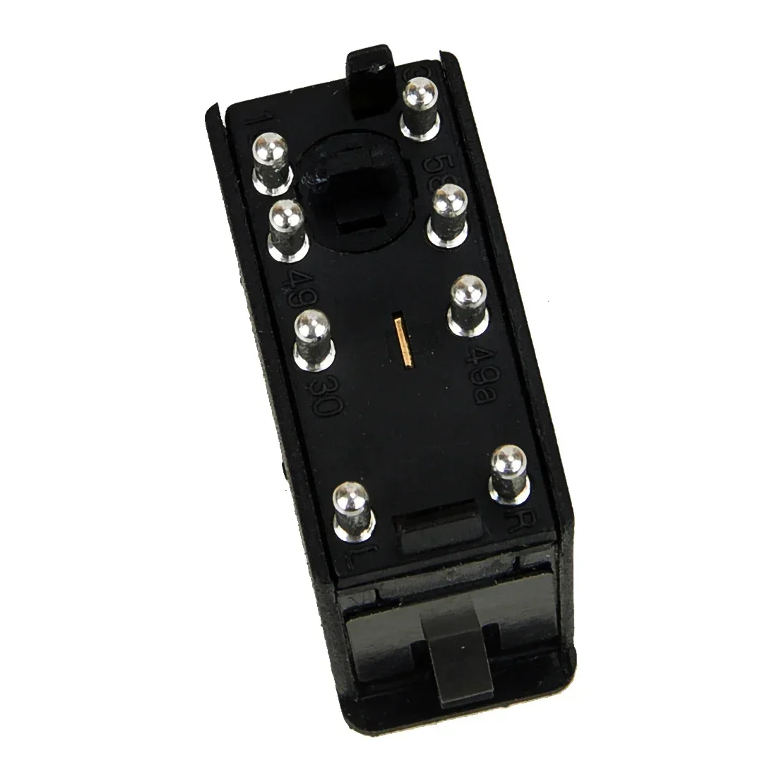 Аварийный выключатель аварийной сигнализации на приборной панели автомобиля