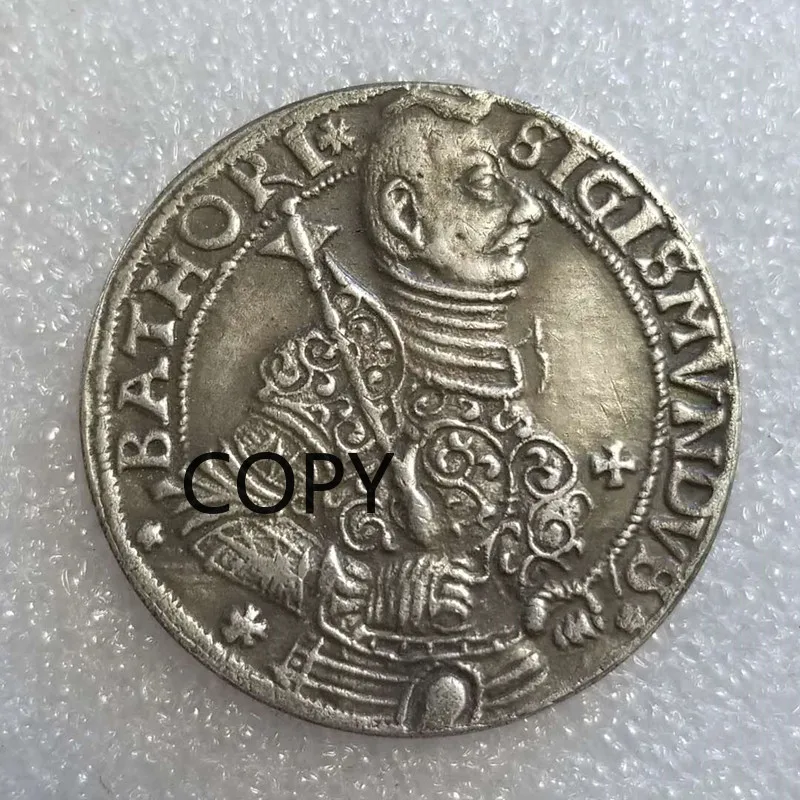 

Коллекция 1595 имитаций памятных монет в античном стиле