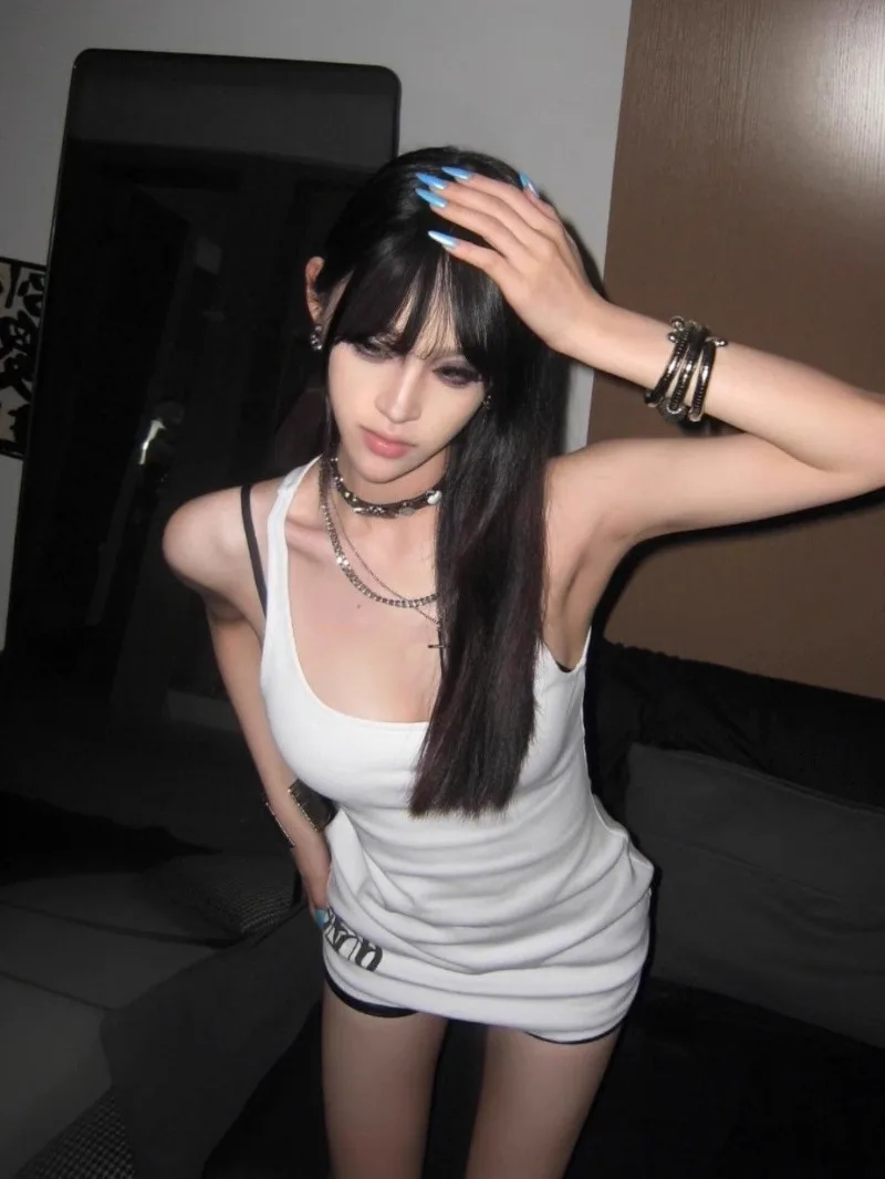 Белая женская майка с американским перекрестным принтом Y2k средней длины