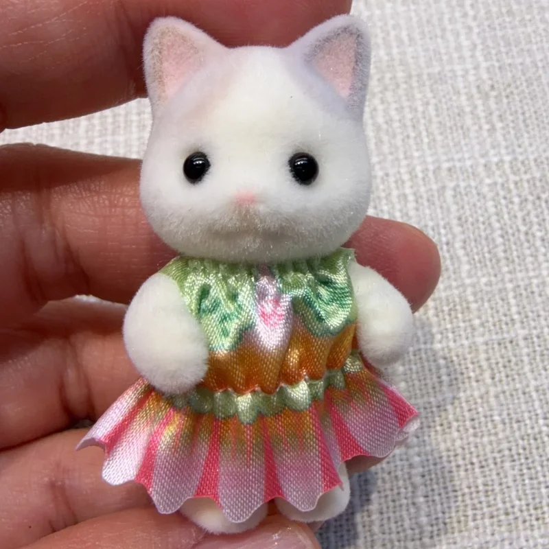Фото Оригинальная аниме-фигурка Sylvanian Families: Шоколадный кролик, Фея, Хаски, Жираф – Милая декоративная модель, украшение, подарок на день рождения, игрушка №4