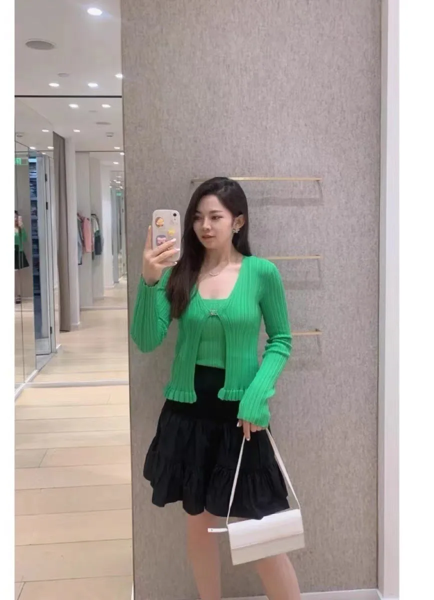 

Women V-Neck Metal Buckle Ruffle Hem Slim Long Sleeve Knitted Cardigan Coat