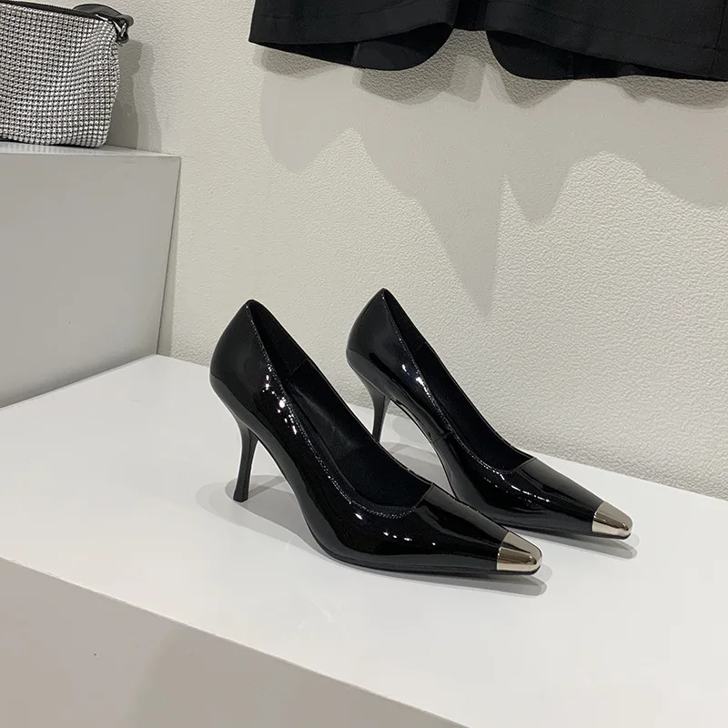 

Новинка 2023, женские черные туфли BCEBYL на высоком каблуке, летняя модная обувь из лакированной кожи с металлическим квадратным носком, обувь для улицы на день рождения