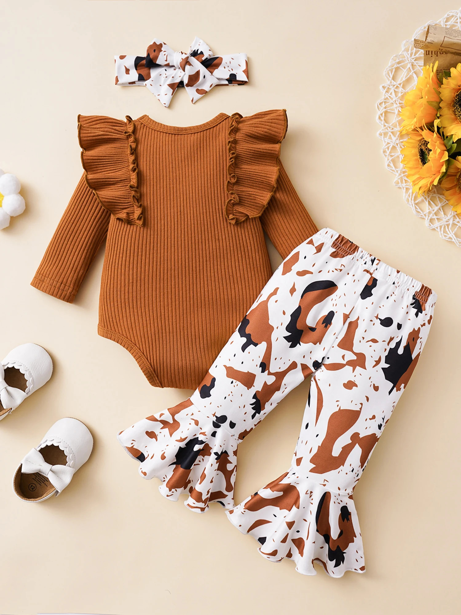 

Stylish Fall Winter Outfits for Newborn Baby Girls - Frilled Long Sleeve Romper with Flared Pants Headband and Bell-Bottoms