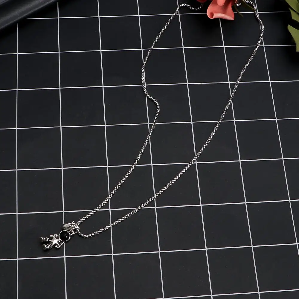 

Hop Fashion Jewelry Korean Style Necklace Magnet Attraction Necklace Astronaut Couple Necklace Female Clavicle Chain