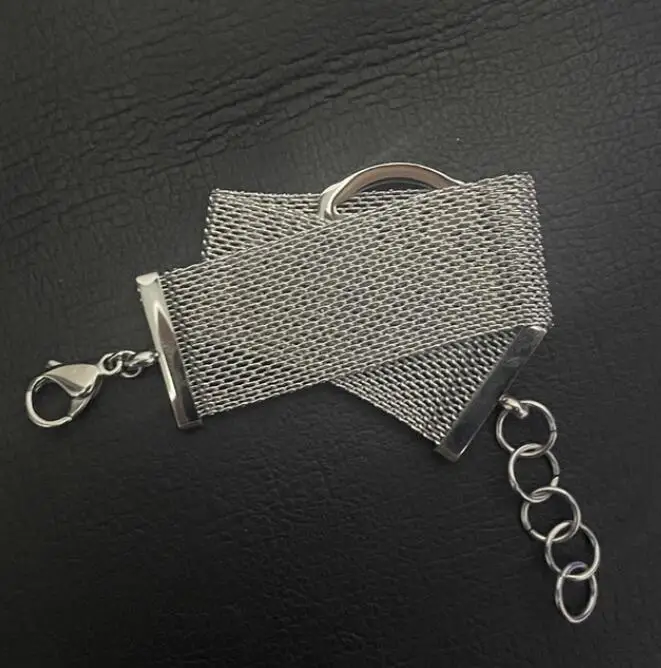 

Hot Sell Stainless Steel Hollow Mesh Bear Bracelet For Women And Men