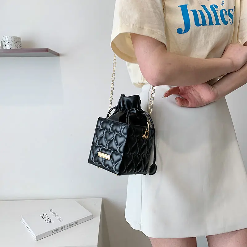 2022 New Fashion Chain Messenger Bag Wild Shoulder Small Bag Simple Casual Collection Light and Handbag