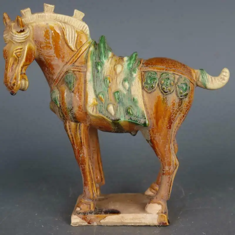 Трехцветная желтая Боевая лошадь модель 7 8 от китайского производителя Tang |