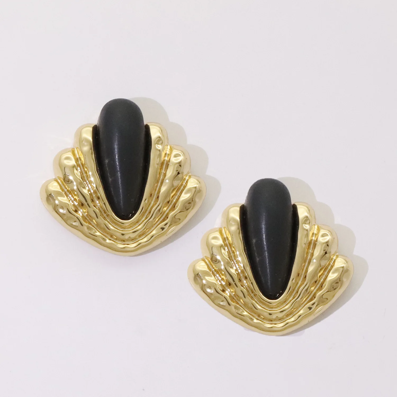 

Летние новые винтажные серьги с металлическим покрытием