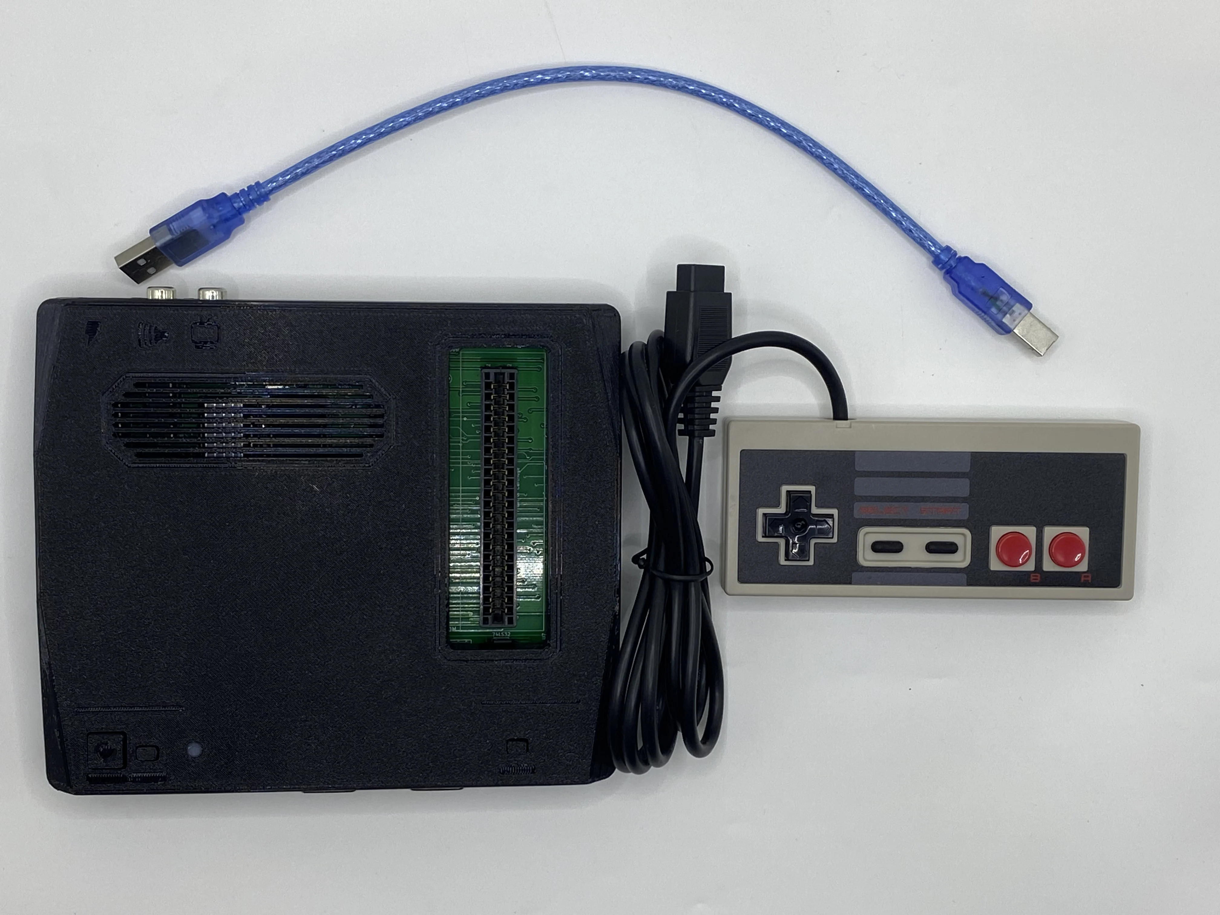 Фото Игровая консоль SG-1000 SC-3000 в стиле ретро, совместимые картриджи и флеш-карты, AV-выход, USB 5В, корпус, напечатанный на 3D-принтере №2
