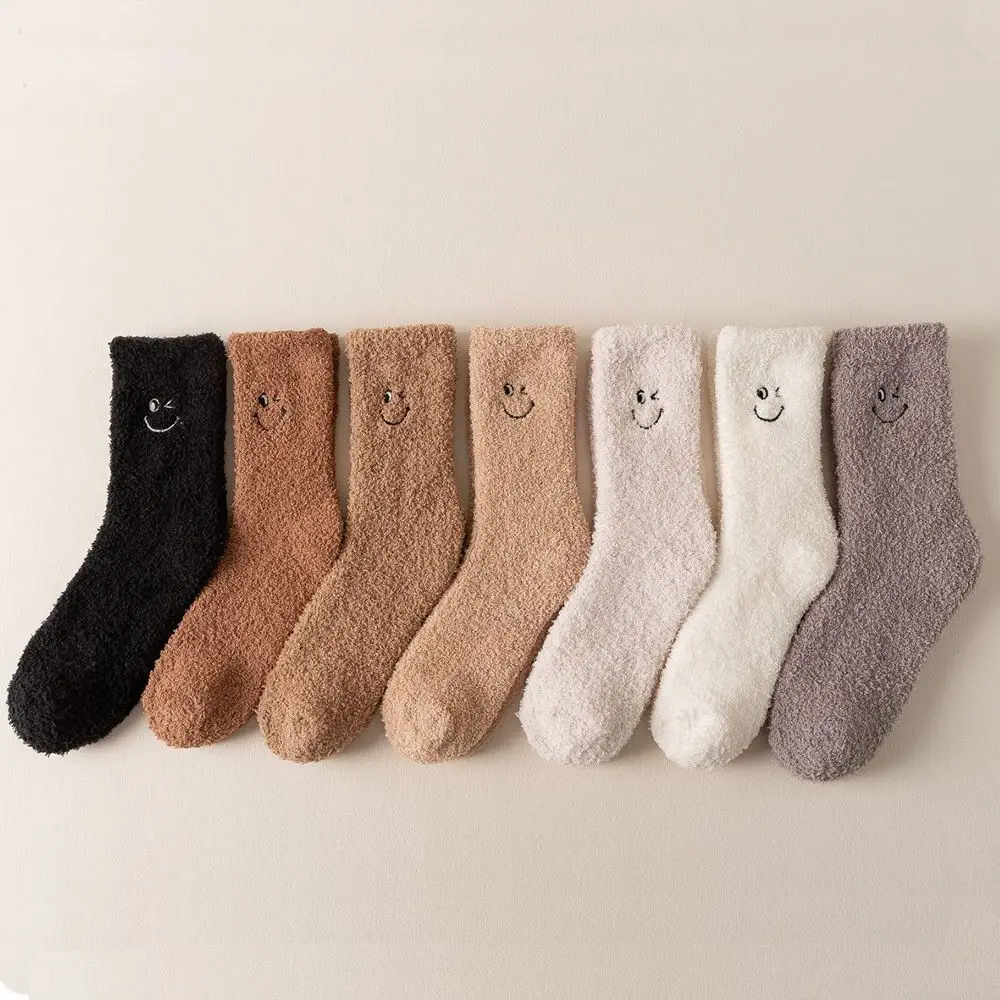 

Толстые модные дизайнерские Мультяшные чулочно-носочные изделия, удобные дышащие носки средней длины из кораллового флиса, носки для пола
