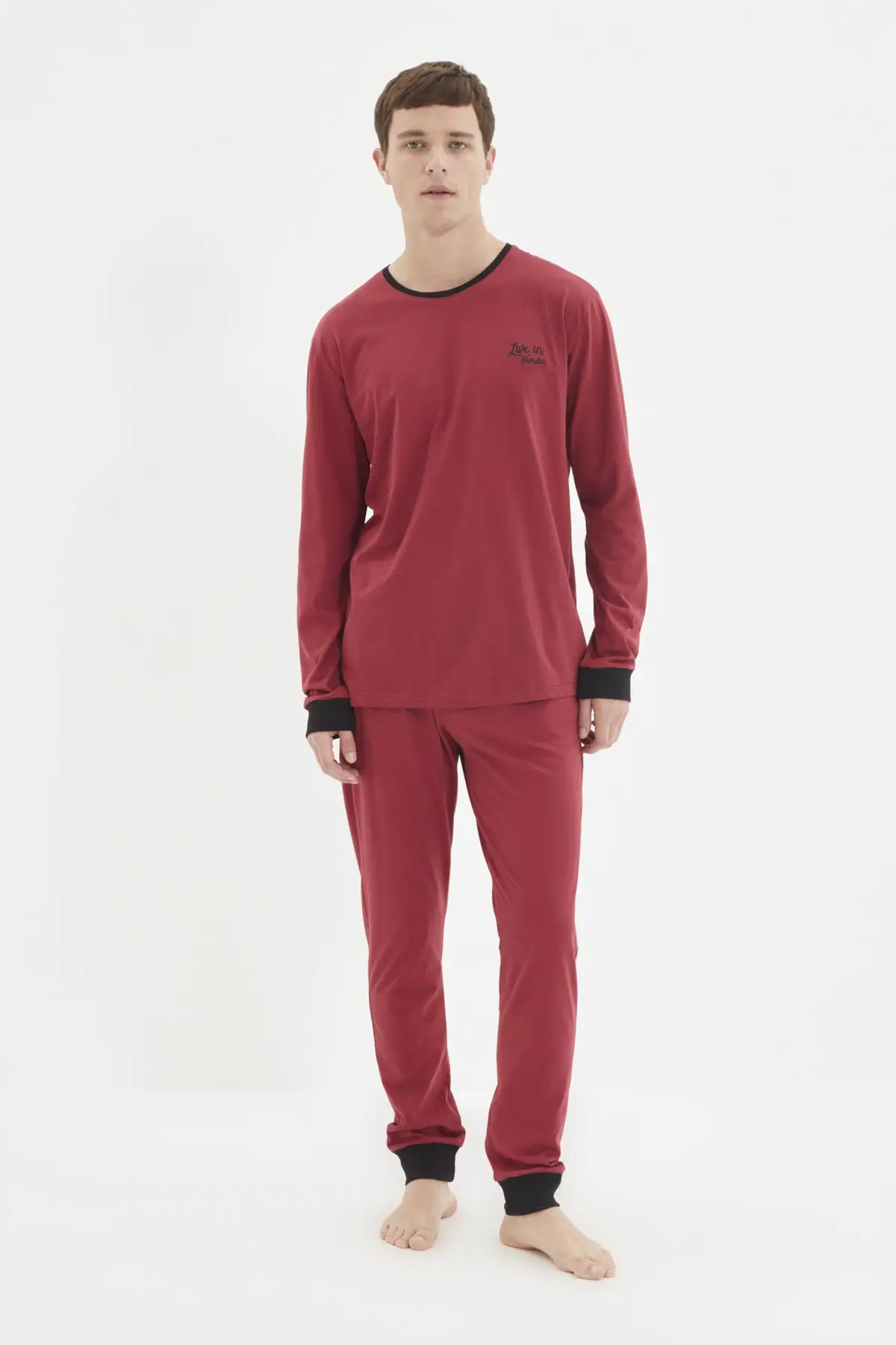 

Trendyol Men 'S Regular Fit Embroidered Pajamas set TMNAW22PT1070