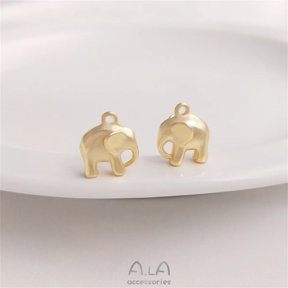 Купи 14K gold covered cute little elephant pendant shiny little pendant handmade diy string bracelet necklace jewelry charm за 38 рублей в магазине AliExpress